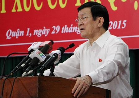 Chủ tịch nước: “Bỏ áo mũ cân đai thì là dân thôi mà” - 1 Chủ tịch nước Trương Tấn Sang phát biểu trong buổi gặp gỡ cử tri quận 1, TPHCM.