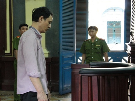 Đánh bạn nhậu tử vong vì người dính bùn vẫn đòi nhậu cùng - 1 Bị cáo Tuấn đánh chết bạn sau cuộc nhậu