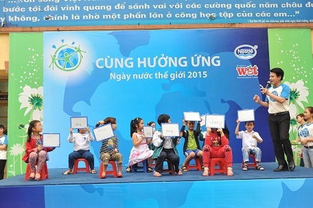 Đưa công nghệ Châu Âu vào dây chuyền sản xuất nước đóng chai - 4 Hoạt động hưởng ứng Ngày Thế Giới Nước cho các HS tiểu hoc