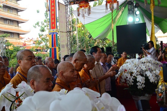 Đại lễ tưởng niệm 64 liệt sĩ Gạc Ma: Bảo vệ từng tấc đất tiền nhân để lại! - 5 Bộ trưởng Bộ Công an - Đại tướng Trần Đại Quang thắp nén hương tưởng niệm