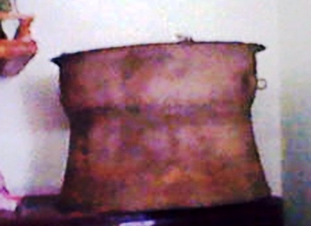 Chiếc trống đồng có niên đại hàng trăm năm tuổi được phát hiện tại huyện Thạch Thành, Thanh Hóa.