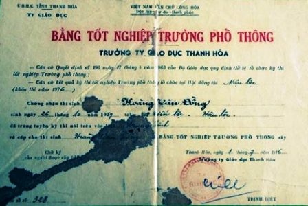Một huyện phát hiện gần 160 hồ sơ cán bộ "có vấn đề” - 1 Bằng tốt nghiệm THPT đi mượn của ông Hoàng Văn Đồng.