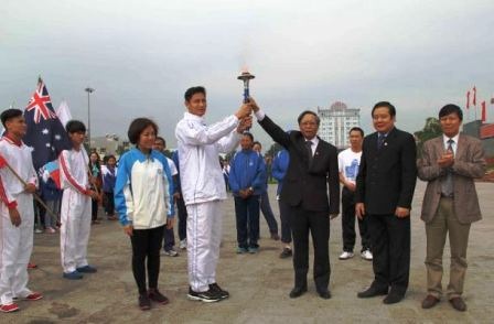 Hàng trăm người cùng “Chạy vì hòa bình năm 2014” - 3 Hơn 150 người là các vận động viên, học sinh cùng tham gia đoàn chạy.