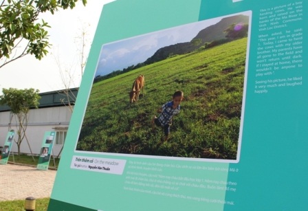 Tác phẩm: Trên thảm cỏ.