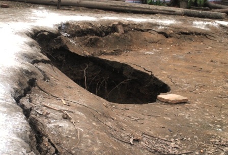 Hiện tượng sụt lún đang có nguy cơ lan rộng.