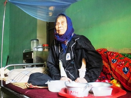 Cụ Nguyễn Thị Đinh, người cao tuổi nhất trong trại phong Ba Sao.