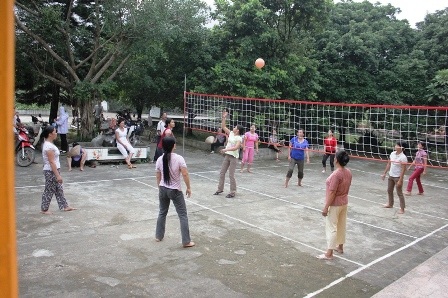  Sân bóng chuyền của trại phong Ba Sao luôn đông đúc mỗi khi chiều đến.