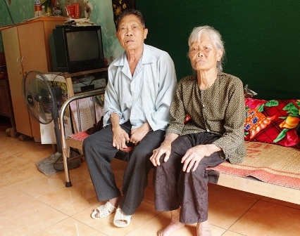 Nhiều đôi vợ chồng không con cái, nhưng họ luôn chăm sóc bảo vệ nhau, với họ thế là hạnh phúc lắm.