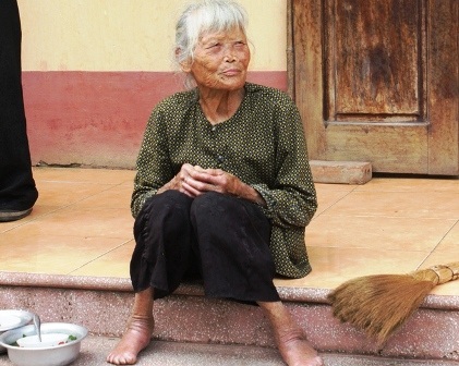 Nhiều người day dứt chưa một lần được về thăm quê.