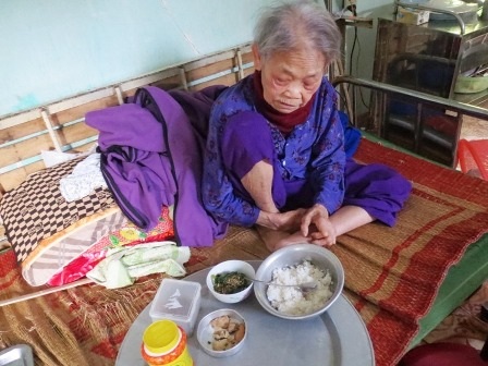 Nhiều đôi vợ chồng không con cái, nhưng họ luôn chăm sóc bảo vệ nhau, với họ thế là hạnh phúc lắm.