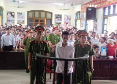 Bùi Anh Sơn tại phiên tòa xét xử.