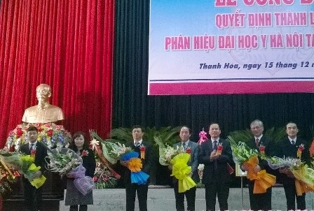 Đại học Y Hà Nội mở phân hiệu tại Thanh Hóa - 1 Lễ công bố quyết định.