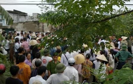 2 người chết do bị vây đánh hội đồng vì bắt trộm chó - 1 Thời gian qua, đã xảy ra nhiều vụ người dân bao vây đánh hội đồng những đối tượng bắt trộm chó.