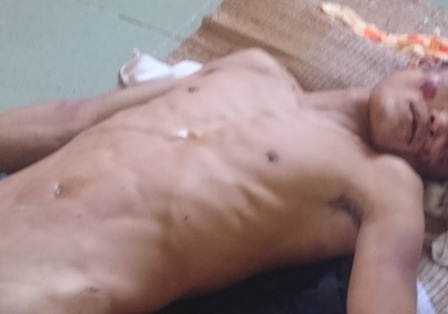 Lực lượng chức năng khám nghiệm tử thi nạn nhân.