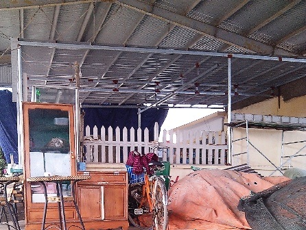 Có cảng cá 90 tỷ đồng, ngư dân vẫn đội mưa vá lưới - 1 Cảng cá Hòa Lộc được cho thuê kinh doanh sai mục đích.