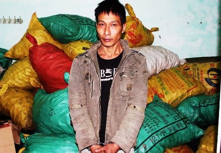 Bắt giữ chiếc tàu không biển kiểm soát chở gần 2 tấn pháo - 1 Đối tượng
