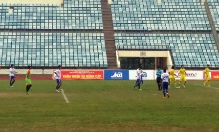 Mặc dù đã cố gắng, nhưng các cầu thủ TT. Huế vẫn không lật ngược được thế trận.