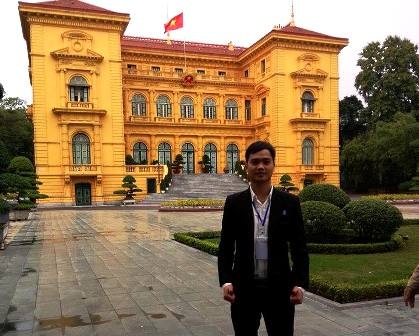 Món quà ý nghĩa của cậu sinh viên nghèo dành tặng bố mẹ - 1 Sinh viên Mai Xuân Hiệu.