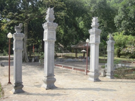 Lăng tháp trên núi Tùng nơi nữ anh Triệu Thị Trinh yên nghỉ.