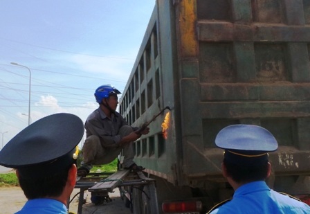 Nhiều doanh nghiệp vận tải lớn tự nguyện cắt thùng xe quá khổ