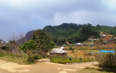 Ngôi trường yên bình bên bản làng vùng cao.