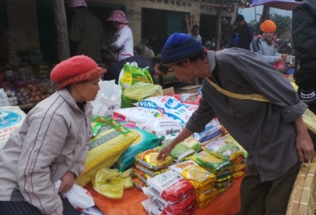 Chợ phiên phố Đòn.