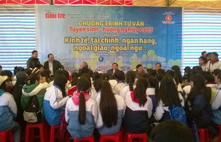 Hàng nghìn học sinh được tư vấn tuyển sinh, hướng nghiệp - 2 Nhiều ý kiến thắc mắc của học sinh đã được các chuyên gia lý giải.