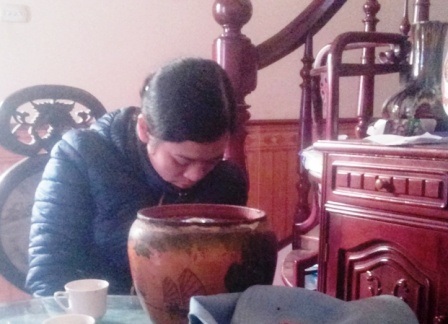 Từ lúc biết tin chồng bị kết ánh treo cổ, chị Thúy rất sốc và suy sụp hoàn toàn.