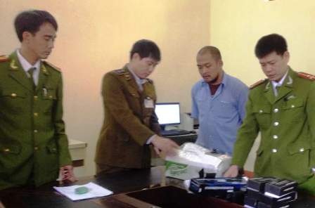  Tài xế xe khách làm việc với cơ quan chức năng.