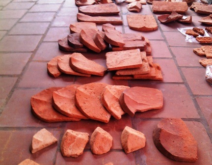 Rất nhiều di vật,
hiện vật mang giá trị biểu trưng vương quyền.