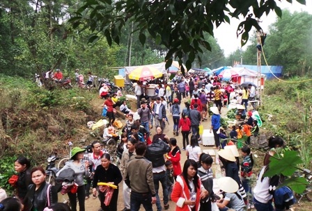 Đường lên đền Thượng.