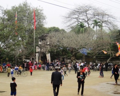  Ngay từ sáng sớm người dân đã tụ họp đông đủ về đền thờ Lý Thường Kiệt, xã Hà Ngọc.