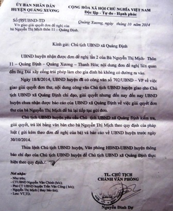  Con đường liên thông là ngõ đi chung của gia đình bà Mịch, ông San và ông Đài.