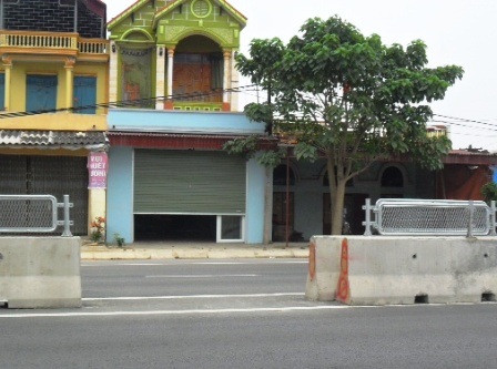 Nhiều tấm chống lóa đã biến khỏi dải phân cách.