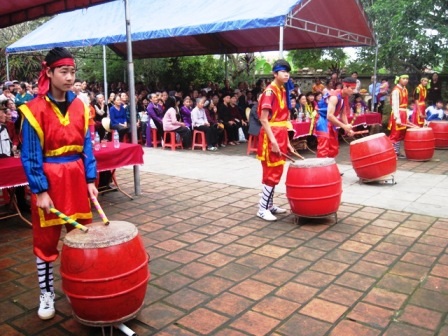 Màn trống khai hội.