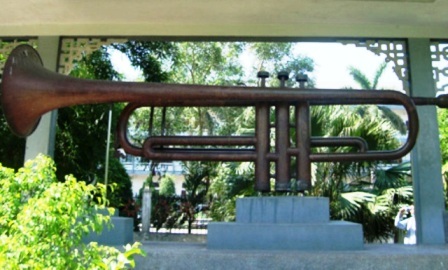 Chiếc kèn đồng lớn nhất Việt Nam đang đặt tại Tòa giám mục Bùi Chu, huyện Xuân Trường.