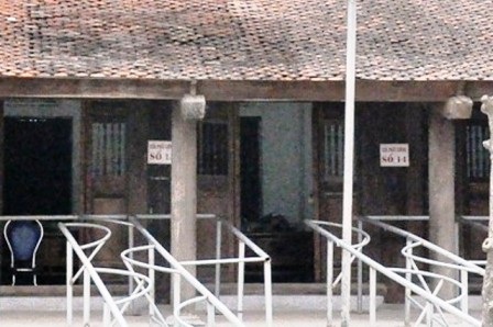 Tại các điểm phát lương, các hàng rào được bố theo kiểu zíc zắc tránh chen lấn xô đẩy.