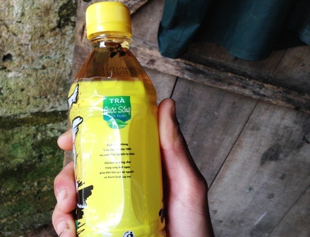 Chai nước vẫn còn hạn sử dụng.