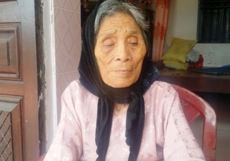 Nỗi đau lúc cuối đời của người mẹ có 2 con liệt sĩ - 4 Người mẹ có hai con liệt sĩ nhưng khi về già lại chịu cảnh sống quá tủi nhục.