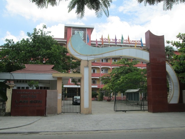 Trường THPT Chuyên Lam Sơn.