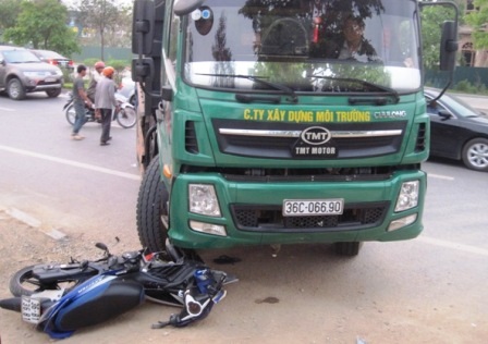 Hiện trường vụ tai nạn trên đại lộ Lê Lợi.