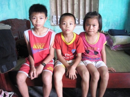 Ba đứa con của anh Ngọ, cháu nào cũng chăm ngoan và học rất giỏi.