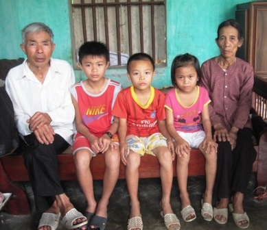 Ba đứa con của anh Ngọ, cháu nào cũng chăm ngoan và học rất giỏi.