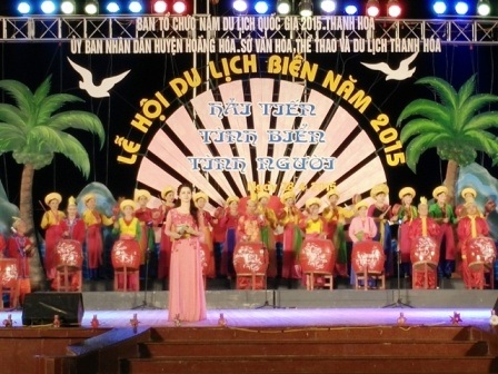 Các tiết mục văn nghệ giới thiệu về đất và người xứ Thanh trong lễ khai trương biển Hải Tiến.