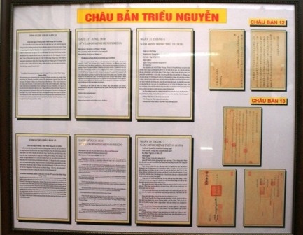  Đông đảo người dân đến tham quan triển lãm.