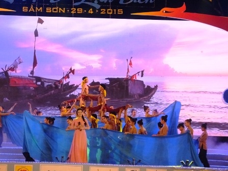 Sầm Sơn đón 3,5 triệu khách trong năm 2015 - 7 Duy Tuyên