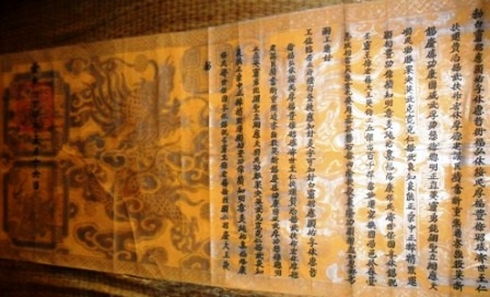 Sắc phong cổ được lưu giữ trong dân.