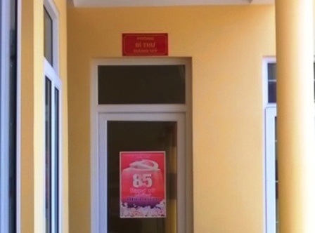 Công sở “vắng như chùa bà đanh” vì cán bộ đi du lịch - 3 Các phòng lãnh đạo và phòng ban chức năng đóng cửa.