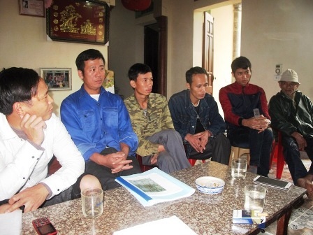  Người dân bức xúc trình bày việc hàng loạt sai phạm trong thi công trường mầm non thôn 7;8.