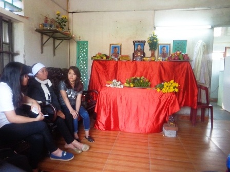 Ngôi nhà nhỏ bao trùm không khí tang thương.